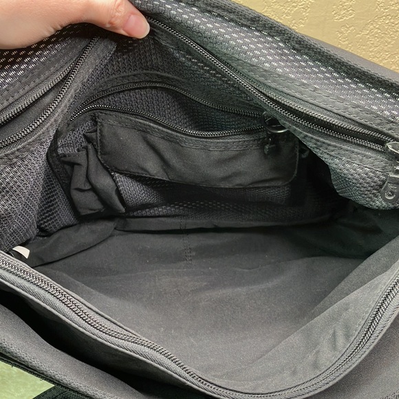 Tumi Messenger Laptop Bag - Picture 7 of 16